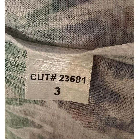 Chicos Short Sleeve Top Womens Size XL Geometric Embellished V-Neck Purple Green - Picture 6 of 8